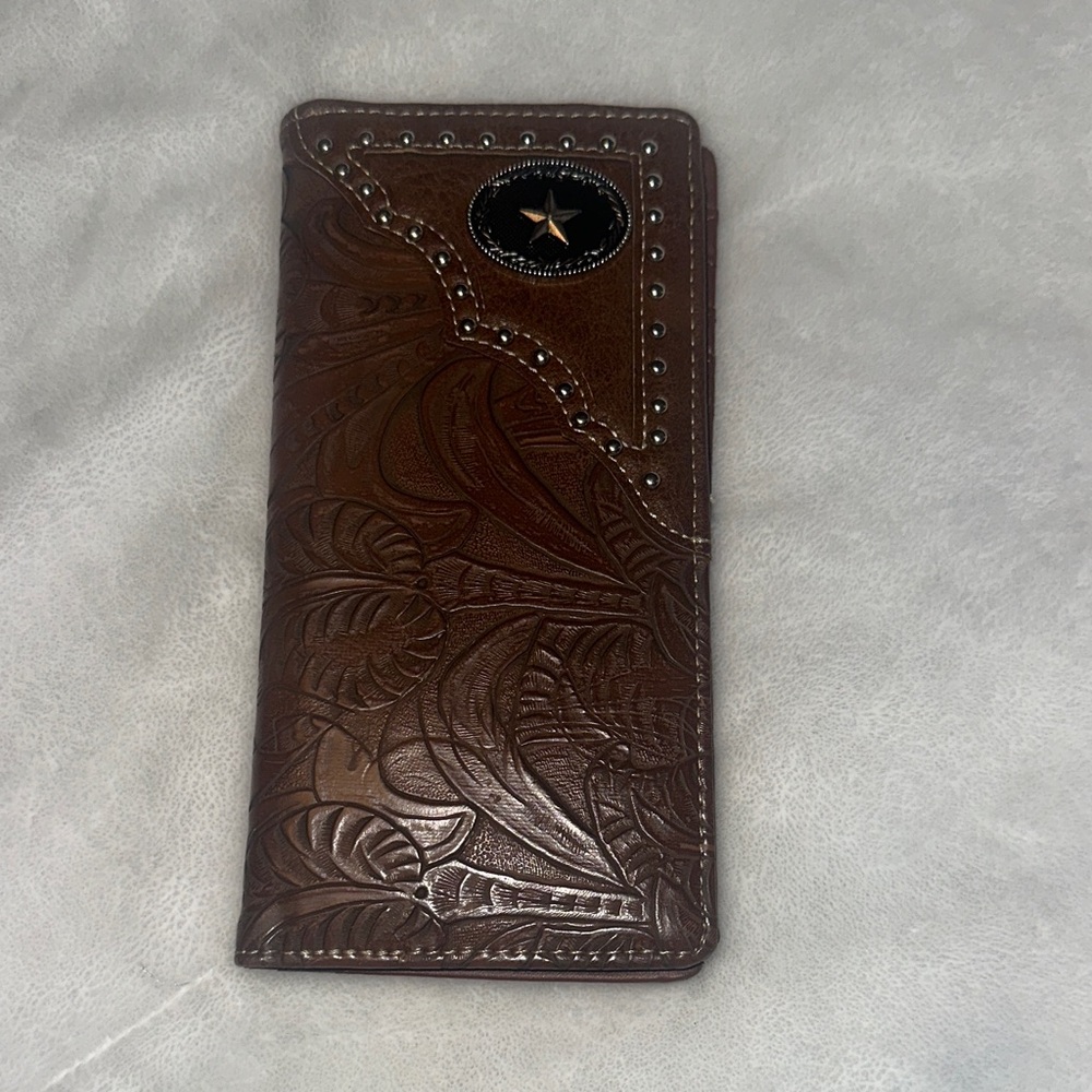 Classic Brown Leather Bifold Wallet with Clear ID Window